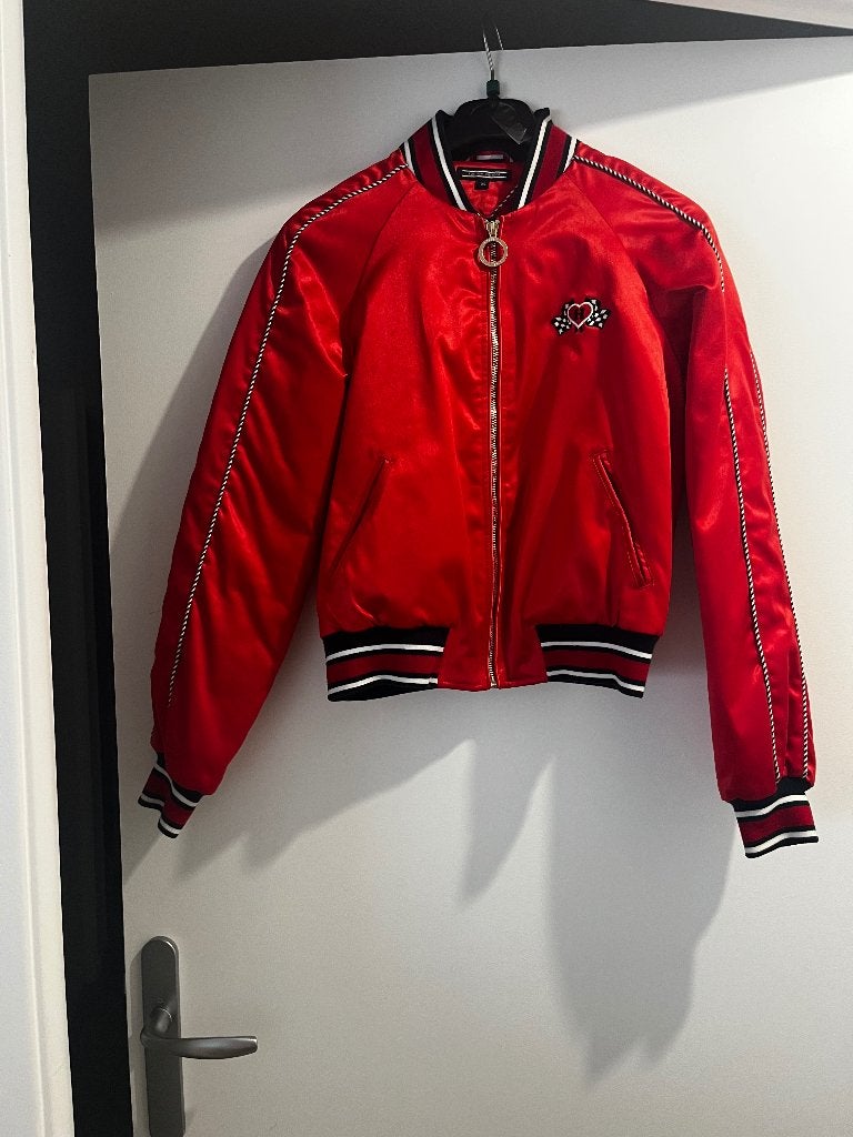 Veste bomber Tommy Hilfiger x Gigi Hadid, Vêtements | Femmes, Rouge, Comme neuf, Enlèvement, Taille 34 (XS) ou plus petite