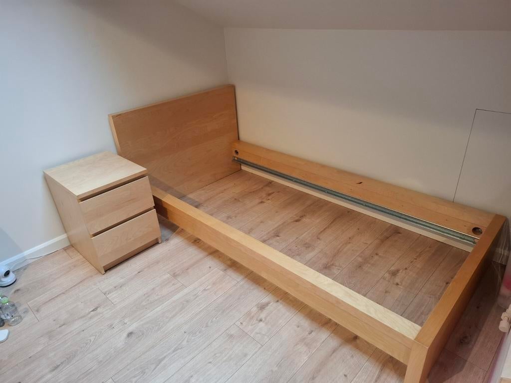 Malm Ikea bed 200x90 met nachtkastje., Ophalen