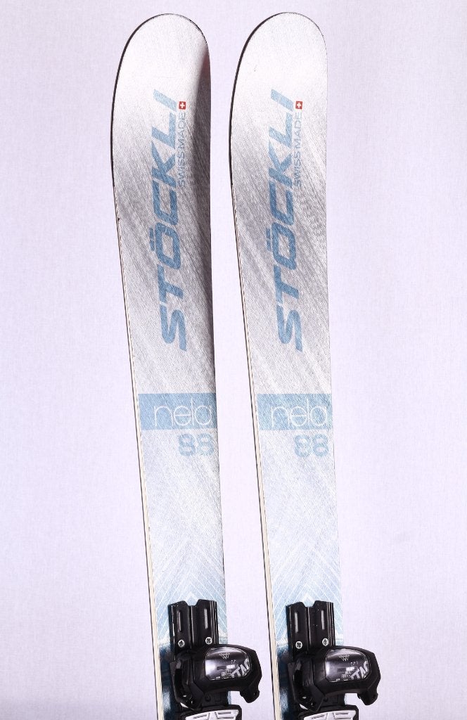 Skis 152 cm pour femmes STOCKLI NELA 88, grip walk, woodcore, Autres marques, Carving, Skis, 140 à 160 cm