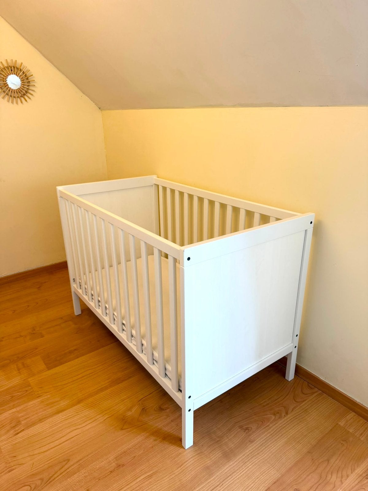 Lit bebe Ikea gulliver 120x60. Matelas + alese. 2 posirions, Enlèvement ou Envoi, Utilisé, Garçon ou Fille