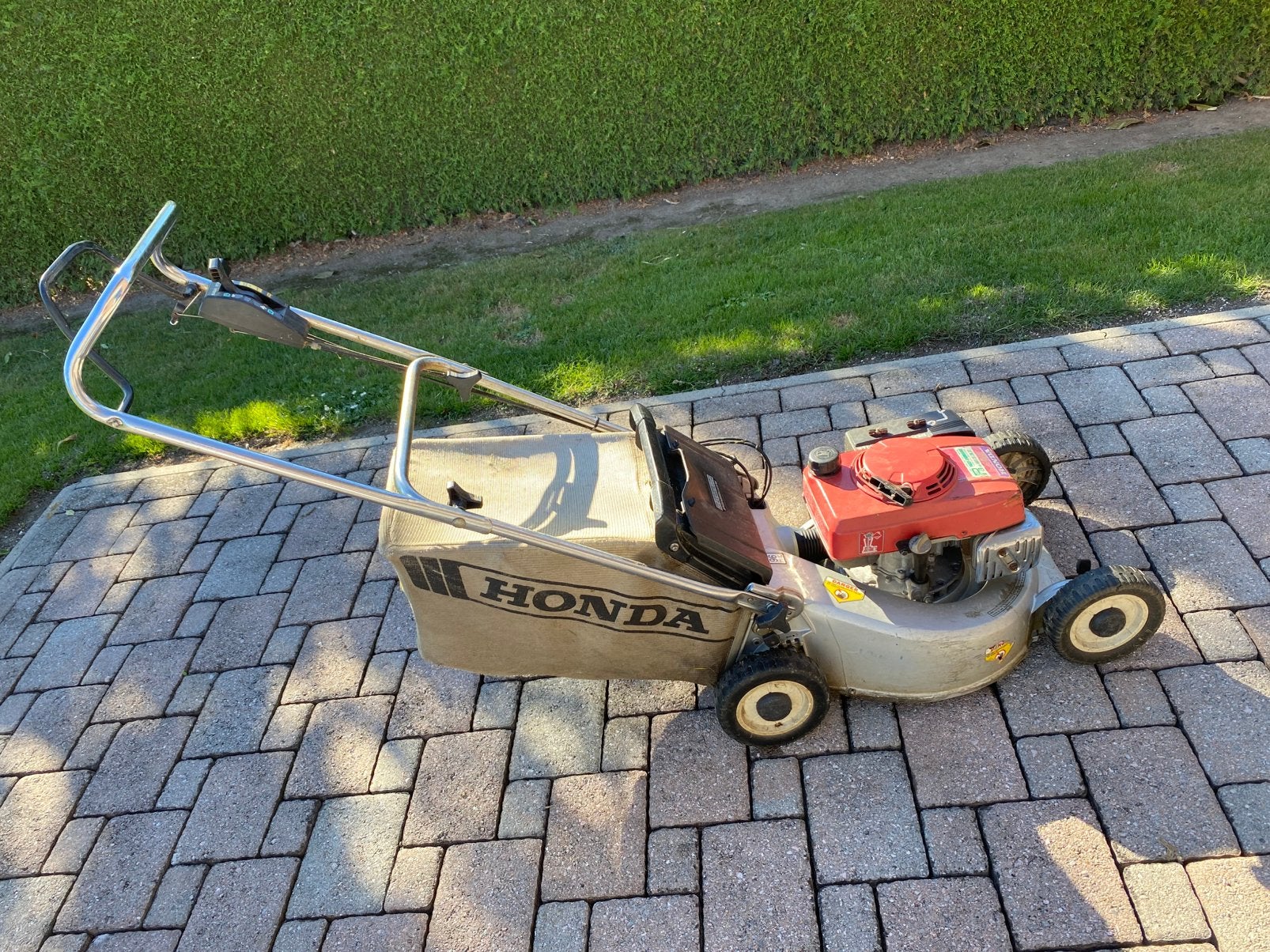 Tondeuse essence professionnel Honda hr 194 tractée, Jardin & Terrasse, Enlèvement, Comme neuf