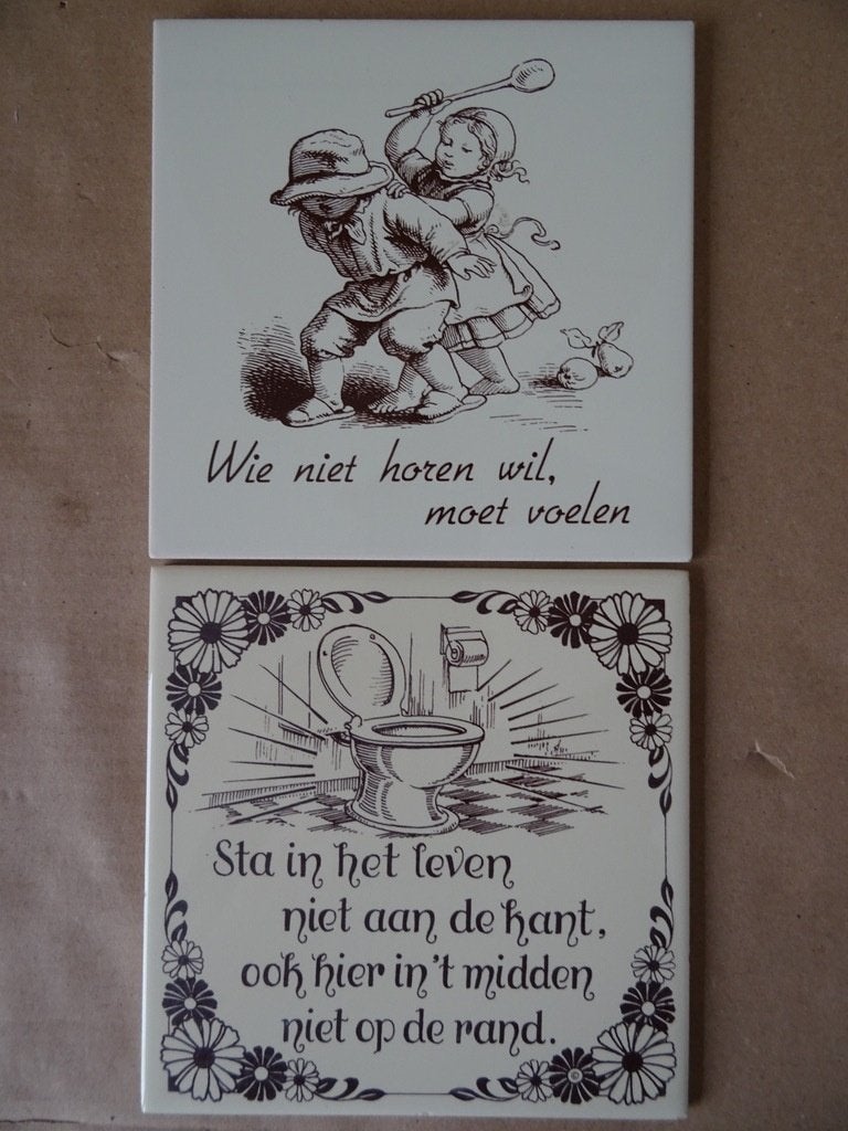 Vintage tegel spreuk Wie niet horen wil o.a. Mosa 19e p stuk, Antiek en Kunst, Curiosa en Brocante, Ophalen of Verzenden