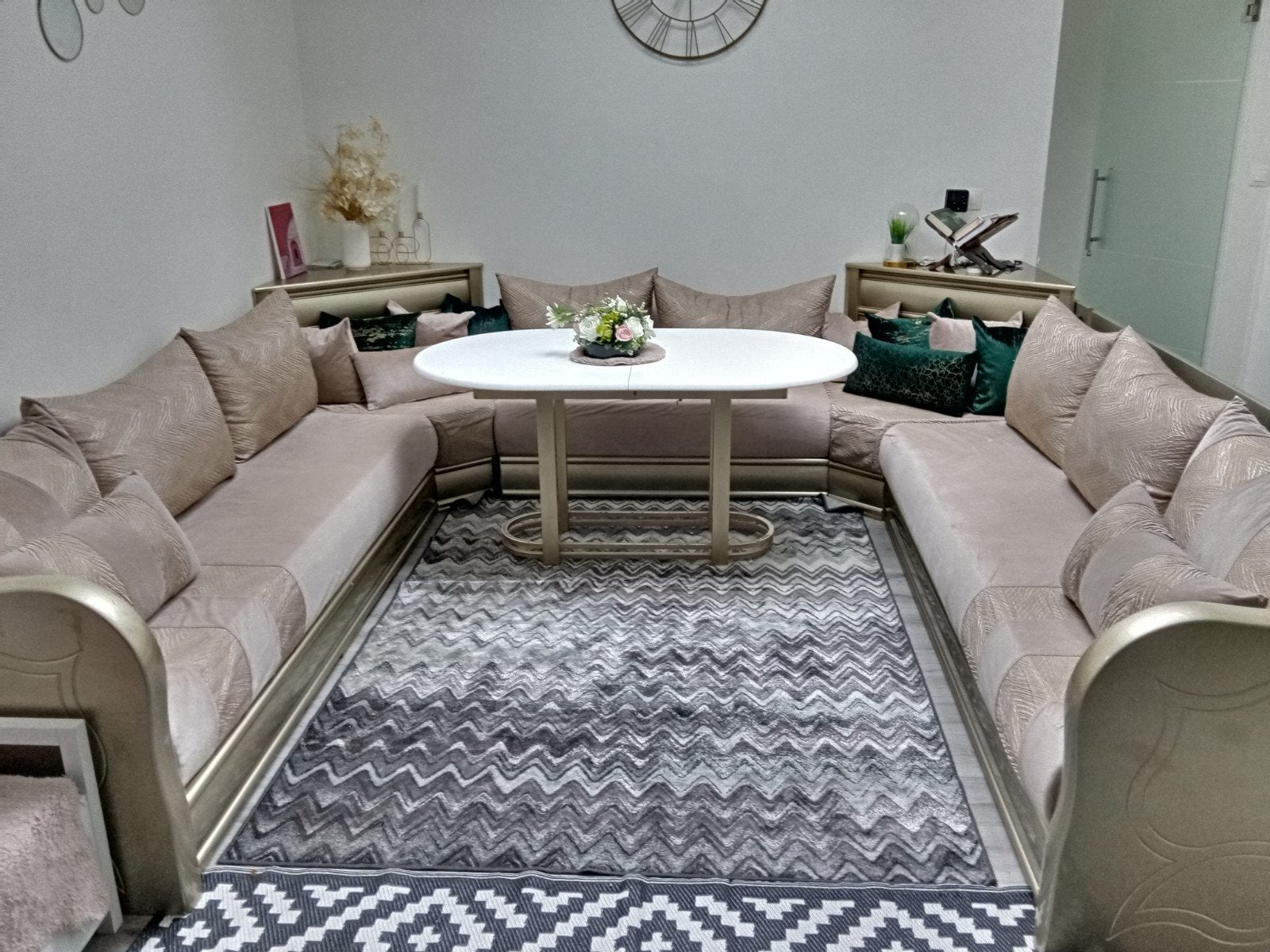 Salon marocain à vendre, Enlèvement