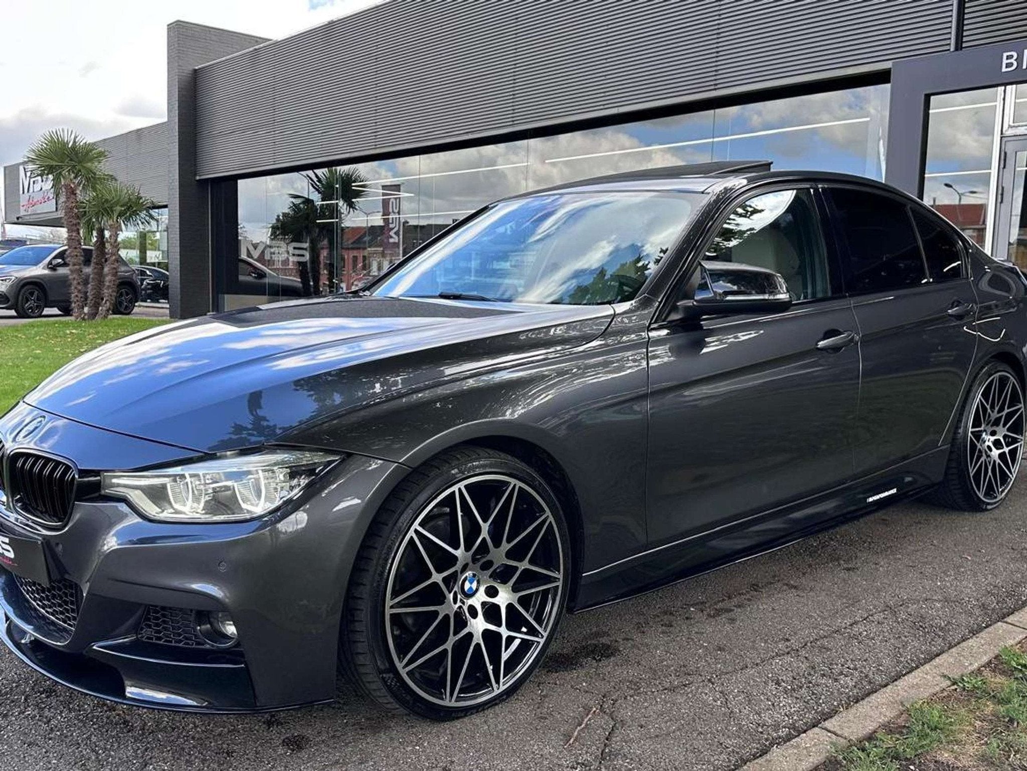 BMW 3 Serie 330 * M PERFORMANCE* TOIT OUVRANT* XENON* CAMERA, 4 deurs, Achterwielaandrijving, Gebruikt, 2996 cc