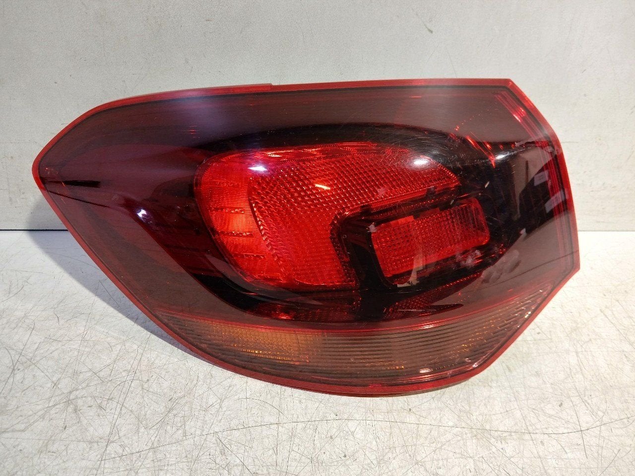 Achterlicht links buiten Opel Astra, Onderdelen@venauto.nl, Van der Ven Autorecycling B.V., Ettenseweg 76, 4706 PB Roosendaal, The Netherlands
