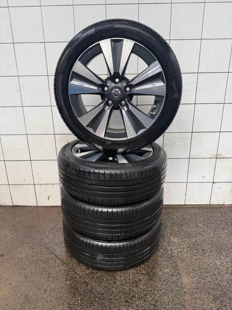 Nissan Pulsar & Leaf zomerwielen 205/50 R17 89V, Ophalen