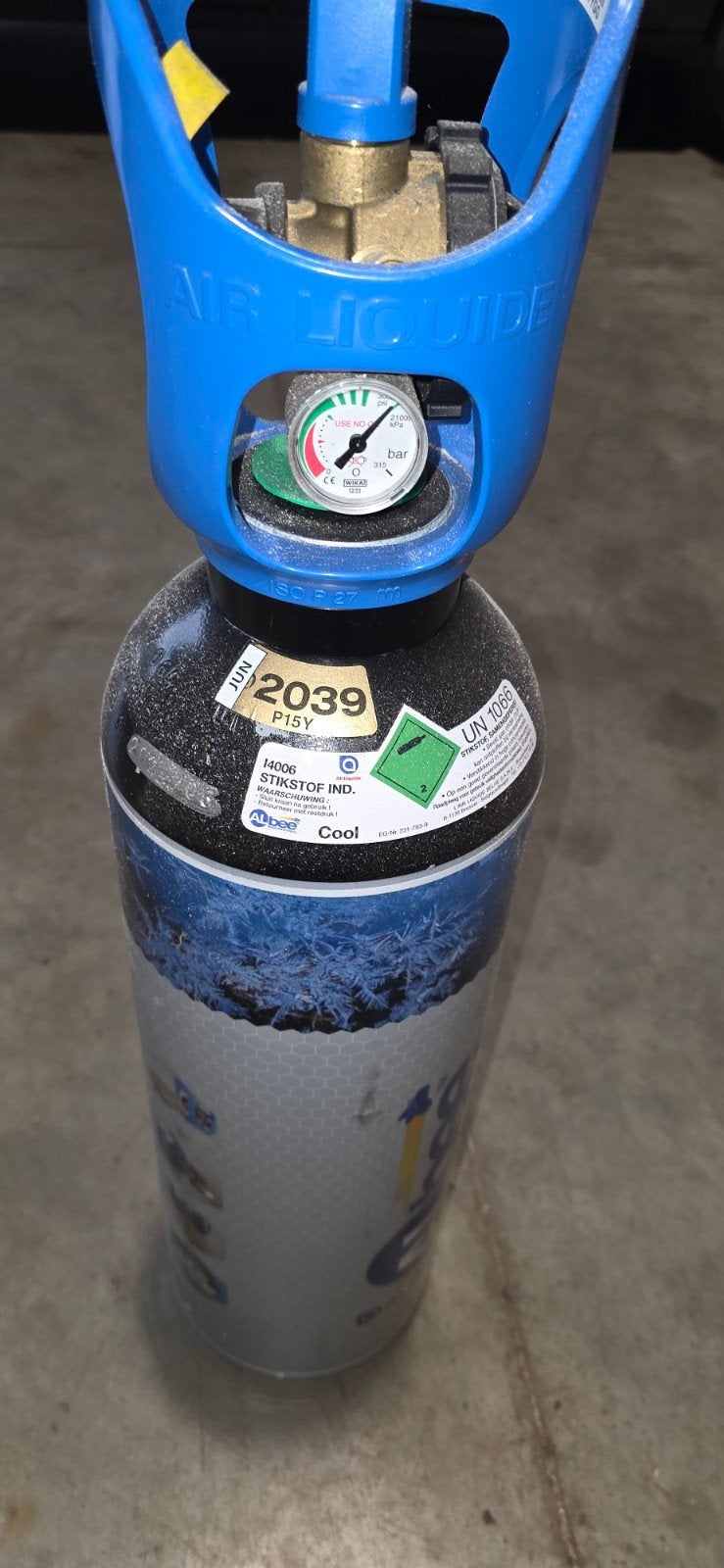 bouteille d'air liquide d'azote, Enlèvement
