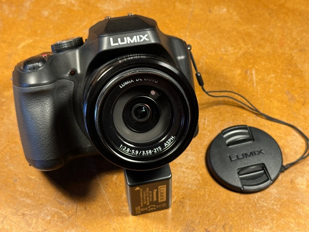 Panasonic LUMIX DC-FZ82, TV, Hi-fi & Vidéo, Appareils photo numériques, Panasonic, 18 mégapixels, Chargeur, Flash intégré