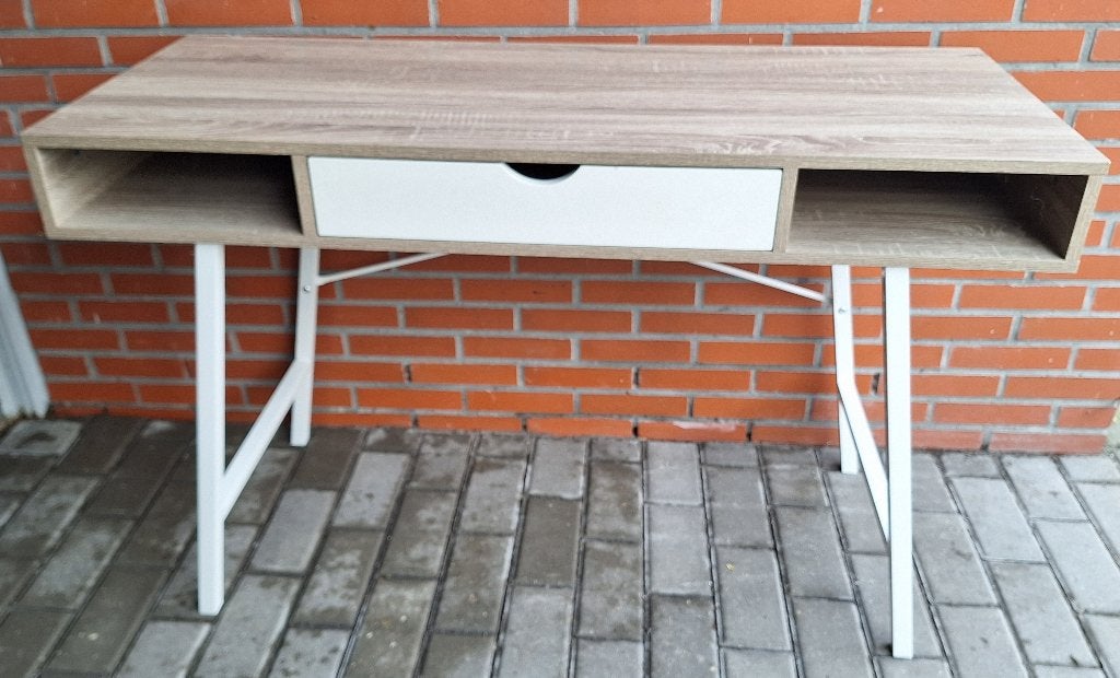 2 x bureautje te koop Jysk, Ophalen, Zo goed als nieuw