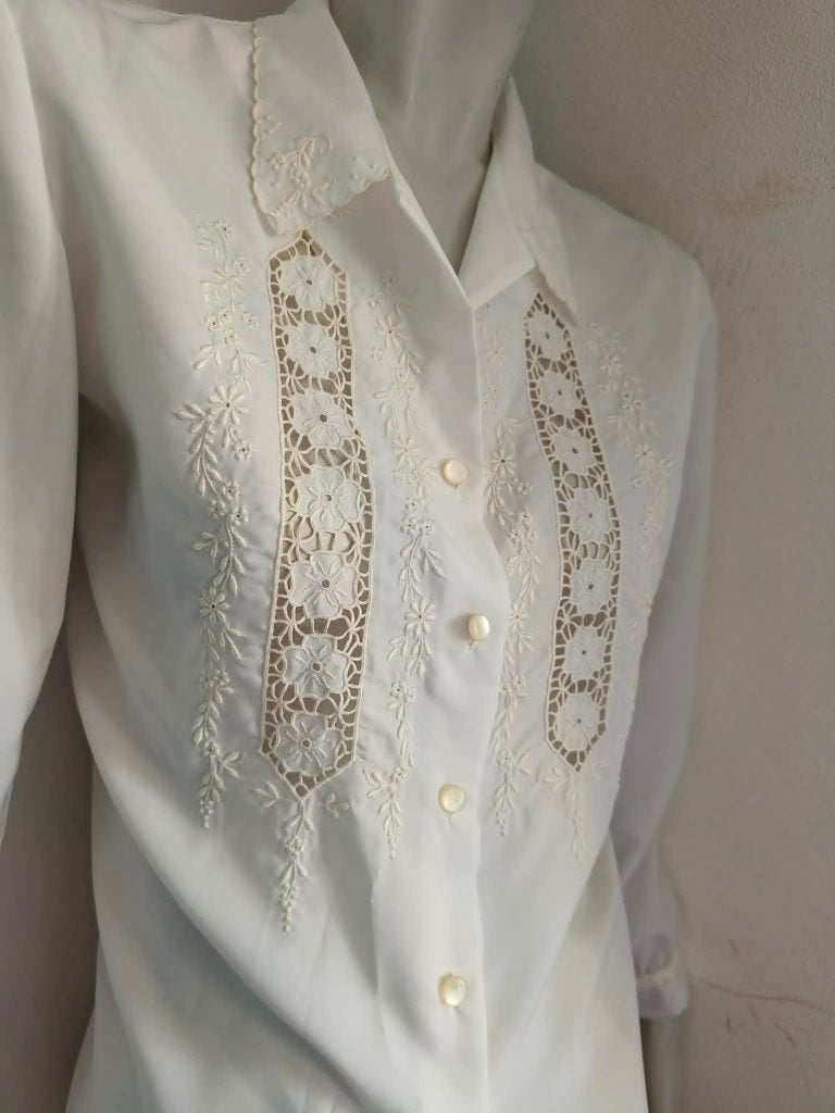 Blouse blanche brodée à la main S, Vêtements | Femmes, Enlèvement ou Envoi, Comme neuf, Taille 38/40 (M), Blanc