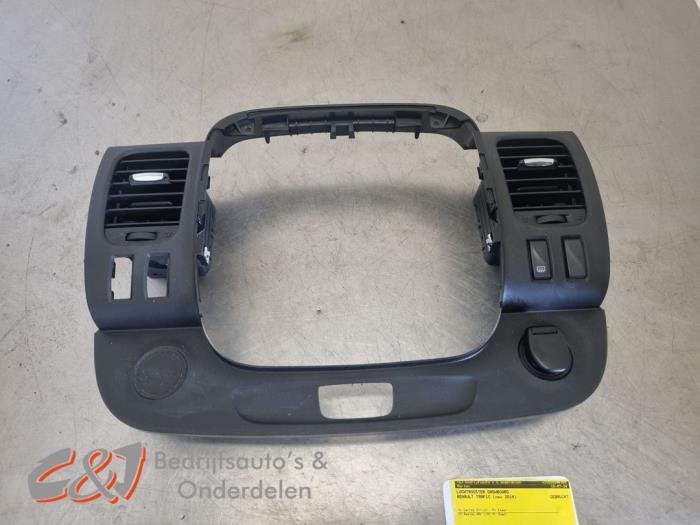 Grille aération tableau de bord d'un Renault Trafic, Renault, -, 3 mois de garantie, Utilisé