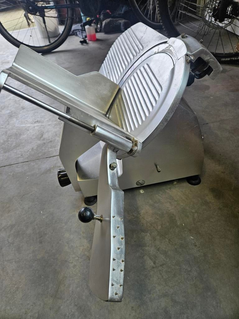 Vleessnijmachine, Ophalen
