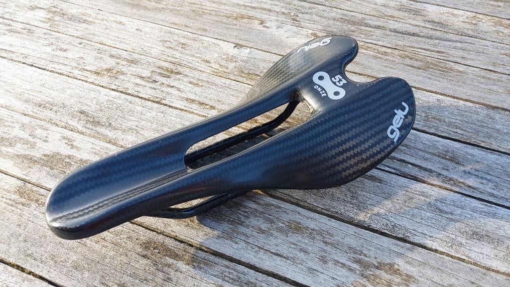 Selle full carbone de la marque Gelu (69 grammes!), Vélos & Vélomoteurs, Enlèvement, Selle, Carbone