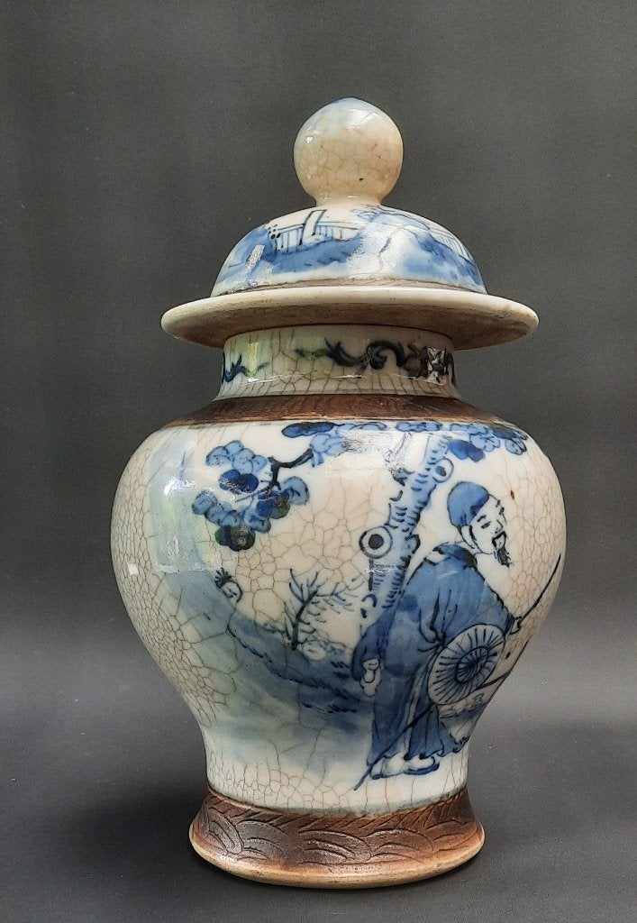 Nanking vaas met figuur in landschap, Ophalen of Verzenden