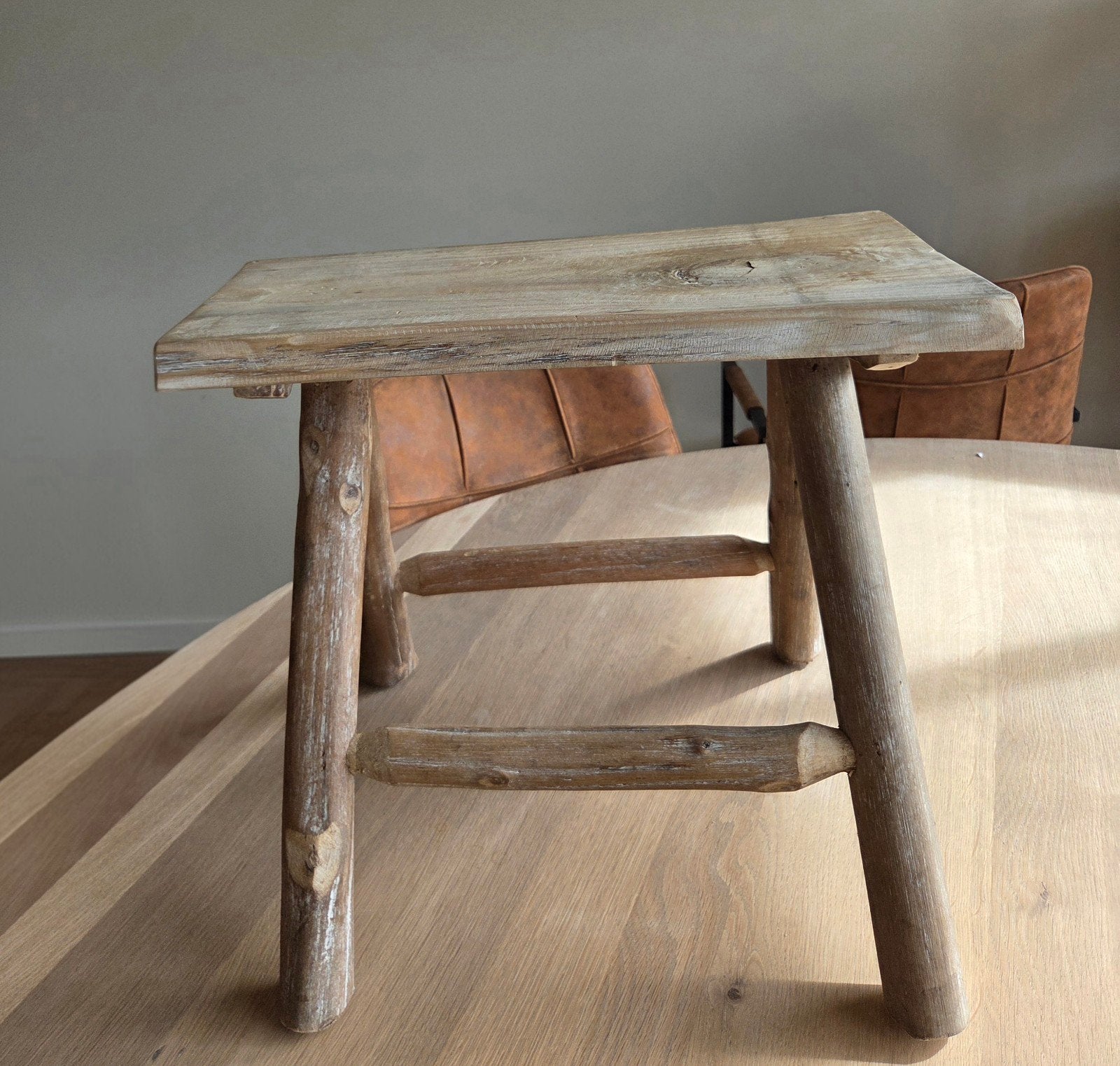 Houten krukje NIEUW, Huis en Inrichting, Krukjes, Ophalen, Nieuw, Hout