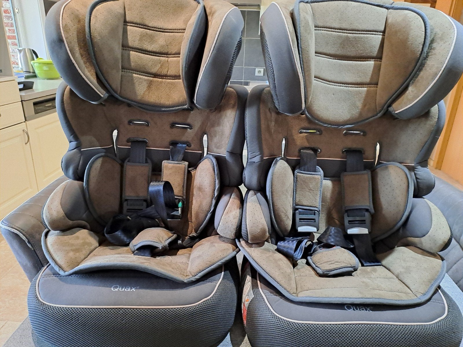 2 autostoelen Quax, Kinderen en Baby's, Ophalen, Autogordel