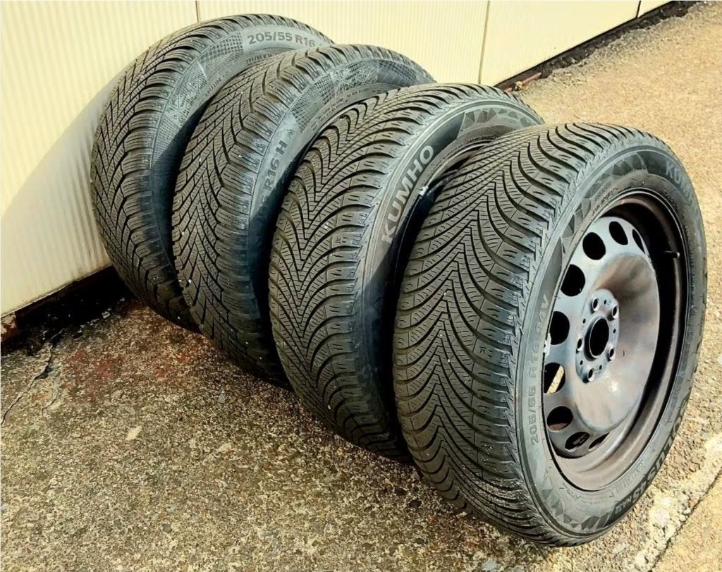 Très bons pneus hiver 205/55-16 avec jantes VW, Pneus et Jantes, Pneus hiver, 16 pouces, 205 mm