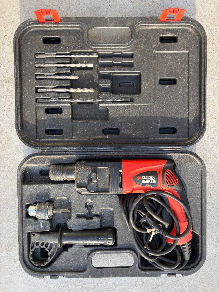 Perforateur Black & Decker KD970 600W SDS+ avec coffret, Bricolage & Construction, 400 à 600 watts, Enlèvement, Utilisé, Foreuse et Perceuse