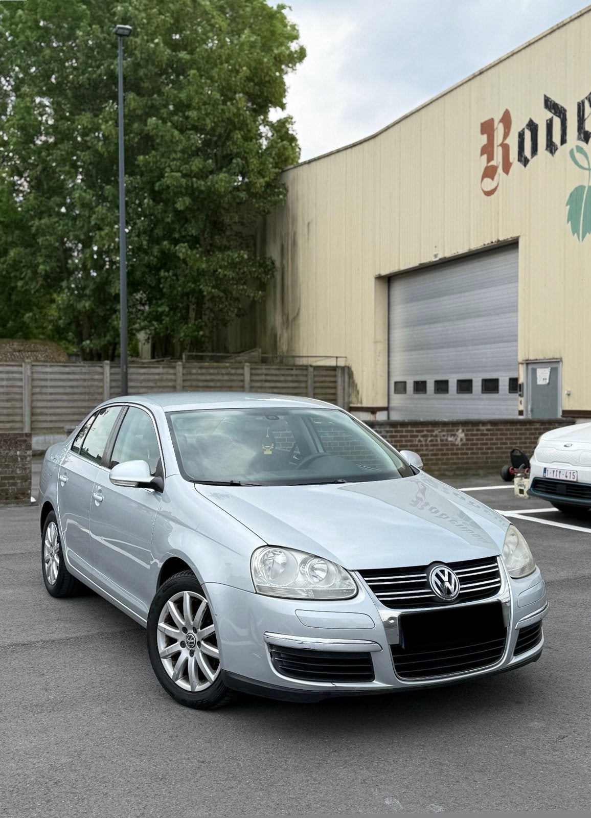 Volkswagen jetta 2009 1.6 benzine 228.000km, Autos, Volkswagen, Achat, Air conditionné, Particulier, Jetta