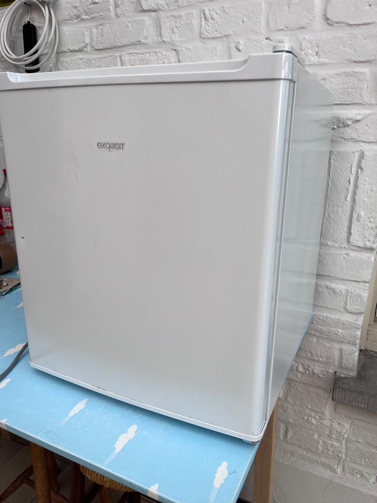Mini Frigo Exquisit, Classe énergétique A ou plus économe, Avec compartiment congélateur, Comme neuf, Moins de 45 cm