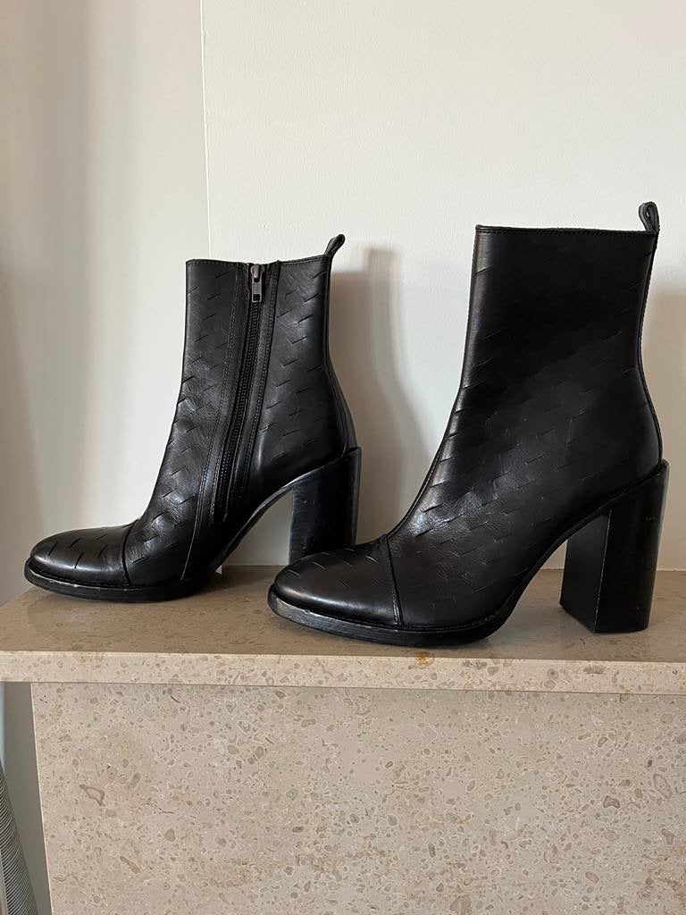 Ann Demeulemeester enkellaarzen zwart leer maat 41, Kleding | Dames, Ophalen, Zo goed als nieuw, Zwart