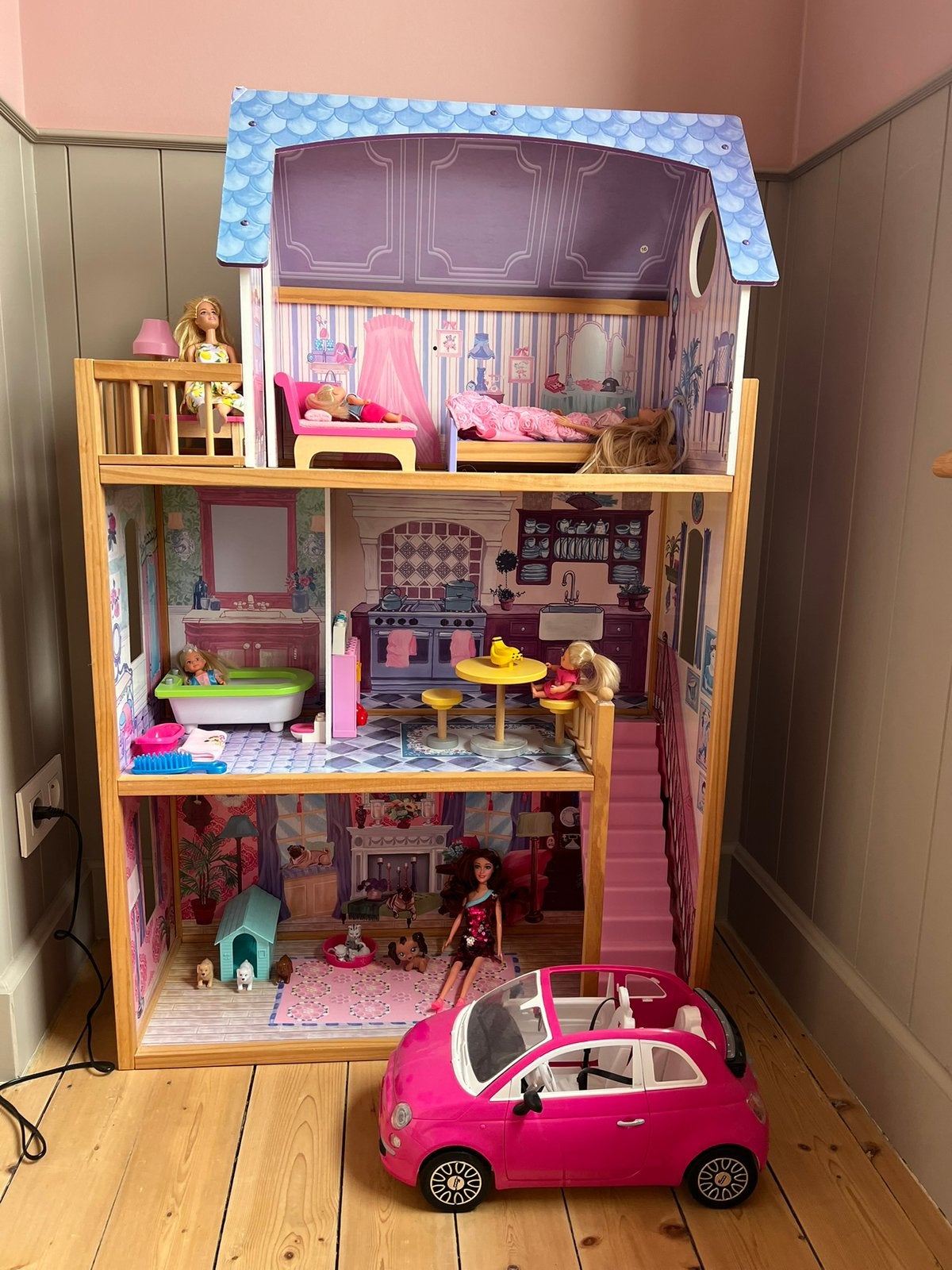 Poppenhuis met toebehoren, Kinderen en Baby's, Ophalen, Zo goed als nieuw, Poppenhuis