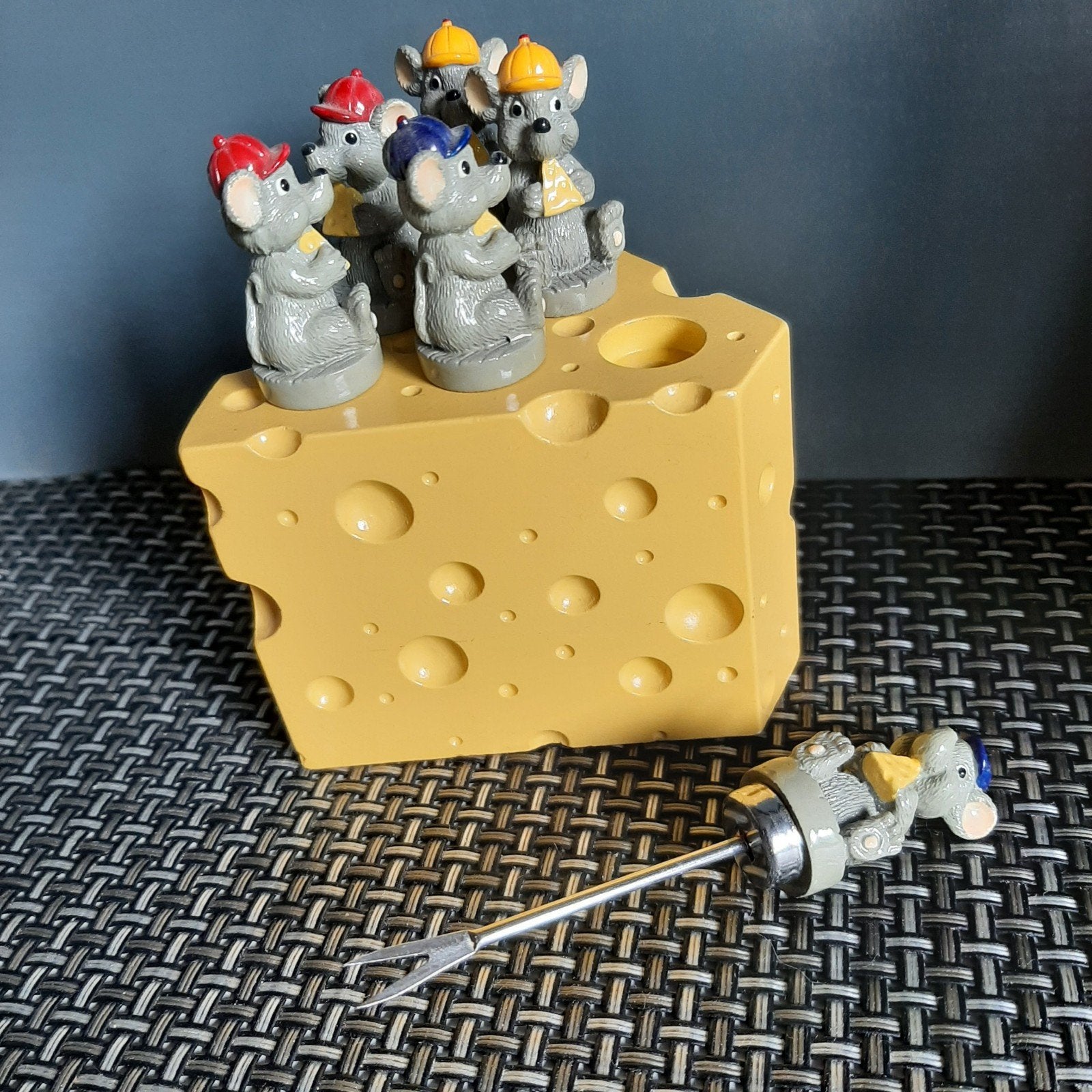 Piques à fromage, Enlèvement