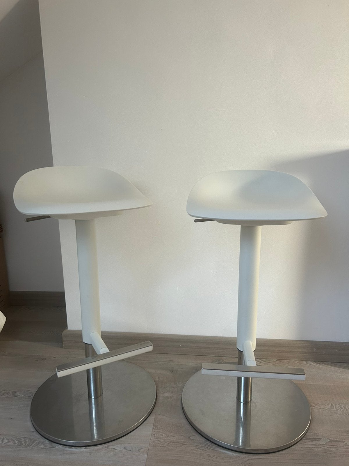 2 witte barkrukken, Huis en Inrichting, Ophalen, Gebruikt