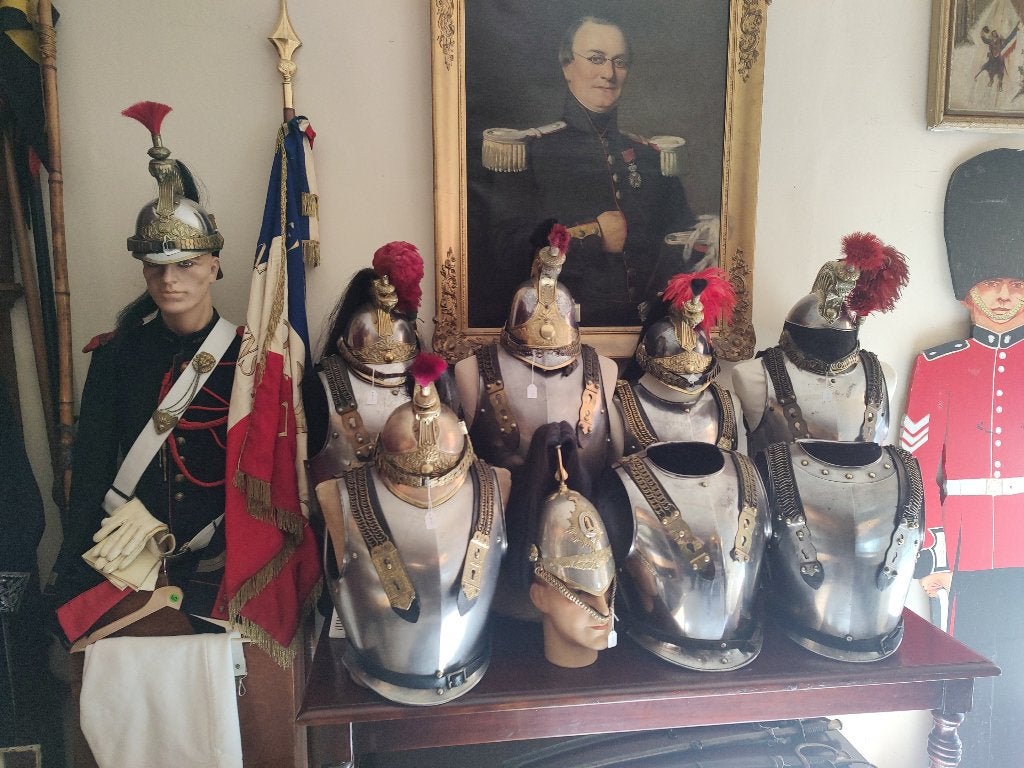 Militaria " Le Bibelot" verzameling helmen & kurassen, Verzamelen, Militaria | Algemeen, Ophalen