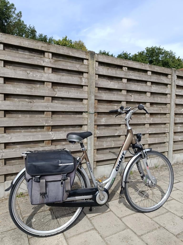Giant hybride elektrische fiets (1300km), Ophalen