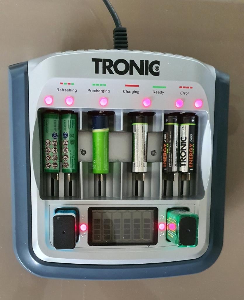 Chargeur batterie, écran LCD, toutes les piles : AAA, AA, 9V, Enlèvement ou Envoi, Comme neuf