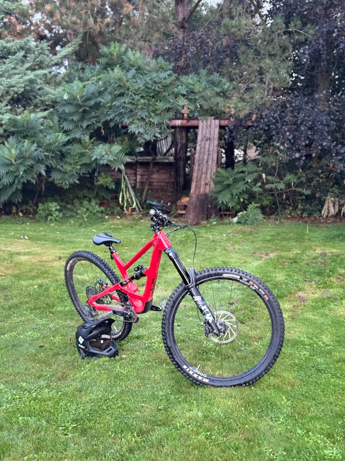 Een YT capra core 3 2024 full suspension carbon, Vélos & Vélomoteurs, Enlèvement, Comme neuf