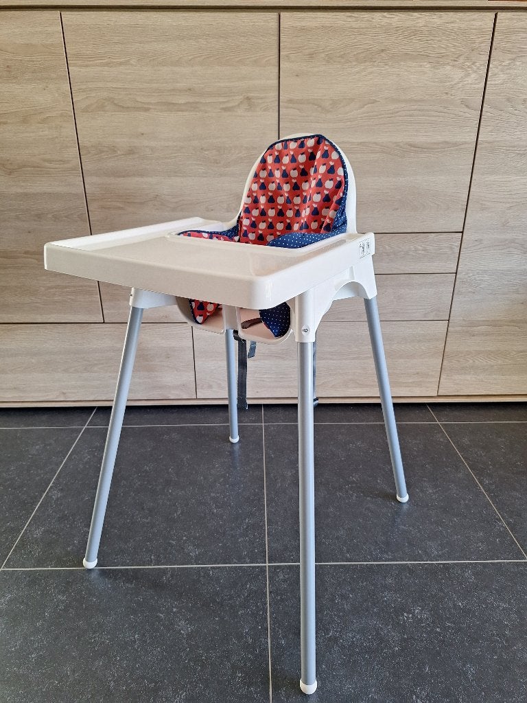 IKEA eetstoel + kussen, Kinderen en Baby's, Ophalen, Zo goed als nieuw, Meegroeistoel, Gordel(s)