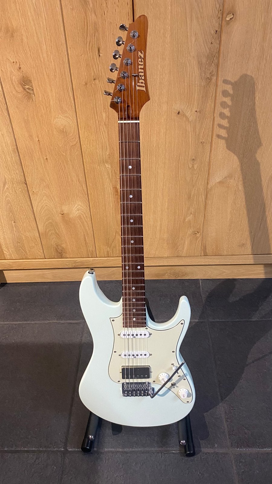 Ibanez AZ2204NW Prestige, Musique & Instruments, Enlèvement, Comme neuf, Ibanez
