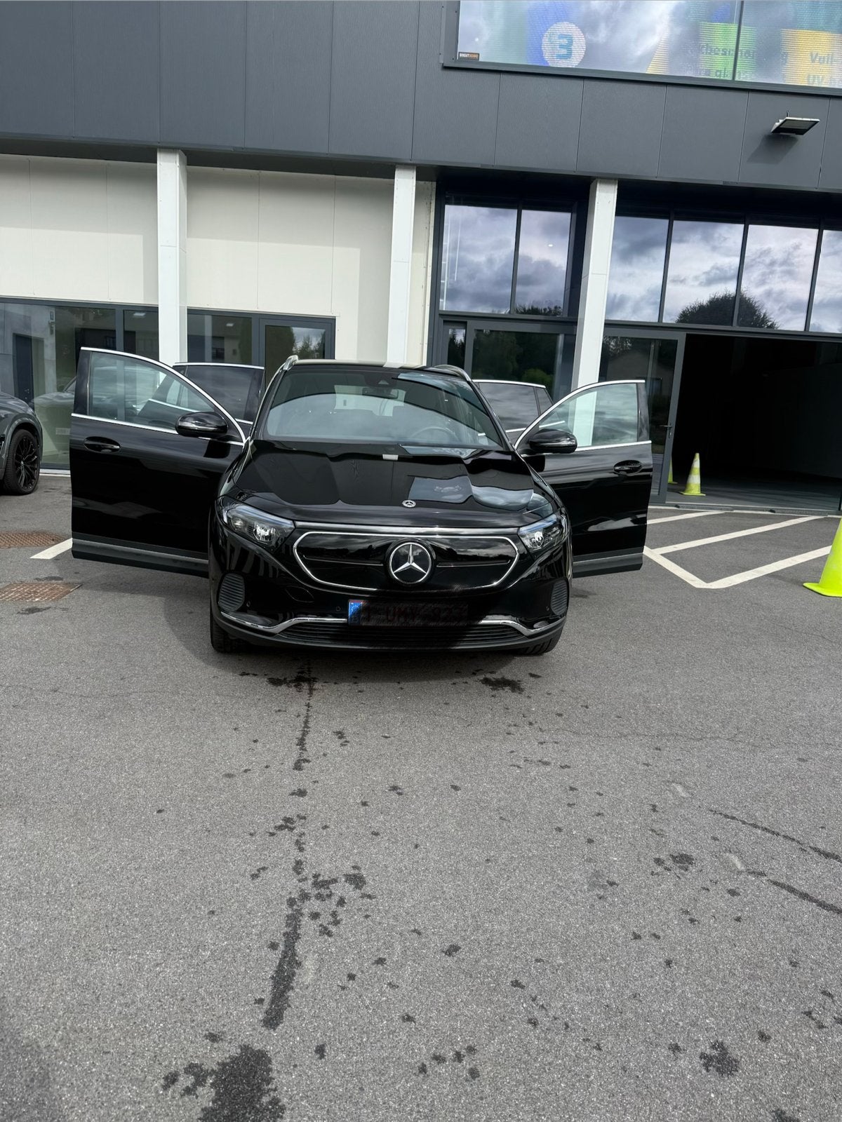 Mercedes EQA luxury line, Autos, Achat, Noir, 5 portes, Automatique