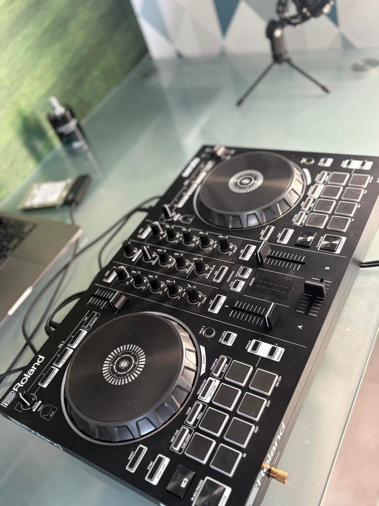 Roland DJ-202 Serato, Muziek en Instrumenten, Ophalen, Zo goed als nieuw