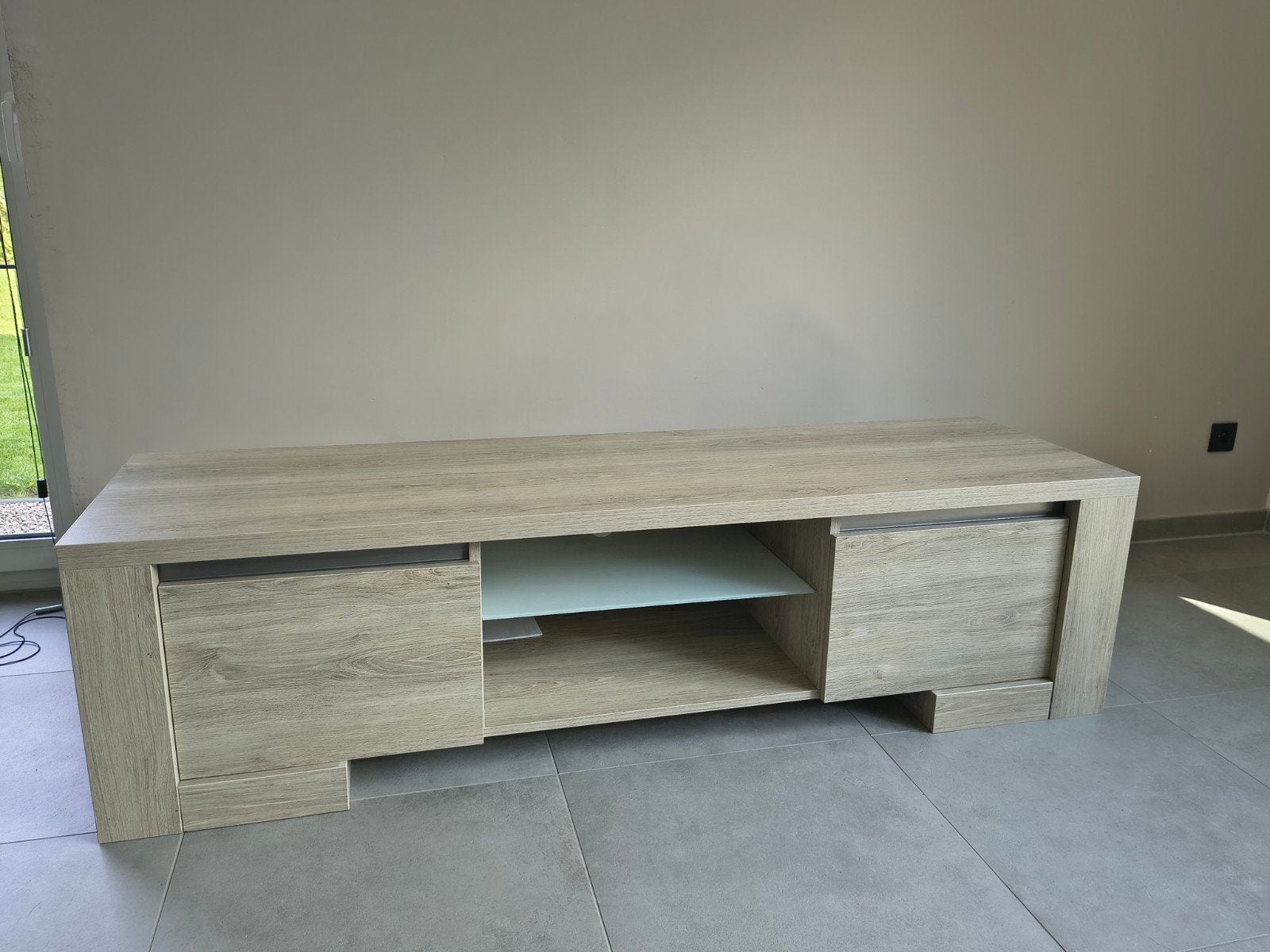 gratis tv meubel 180cm, Huis en Inrichting, Kasten |Televisiemeubels, Ophalen, 150 tot 200 cm, Zo goed als nieuw, Minder dan 100 cm