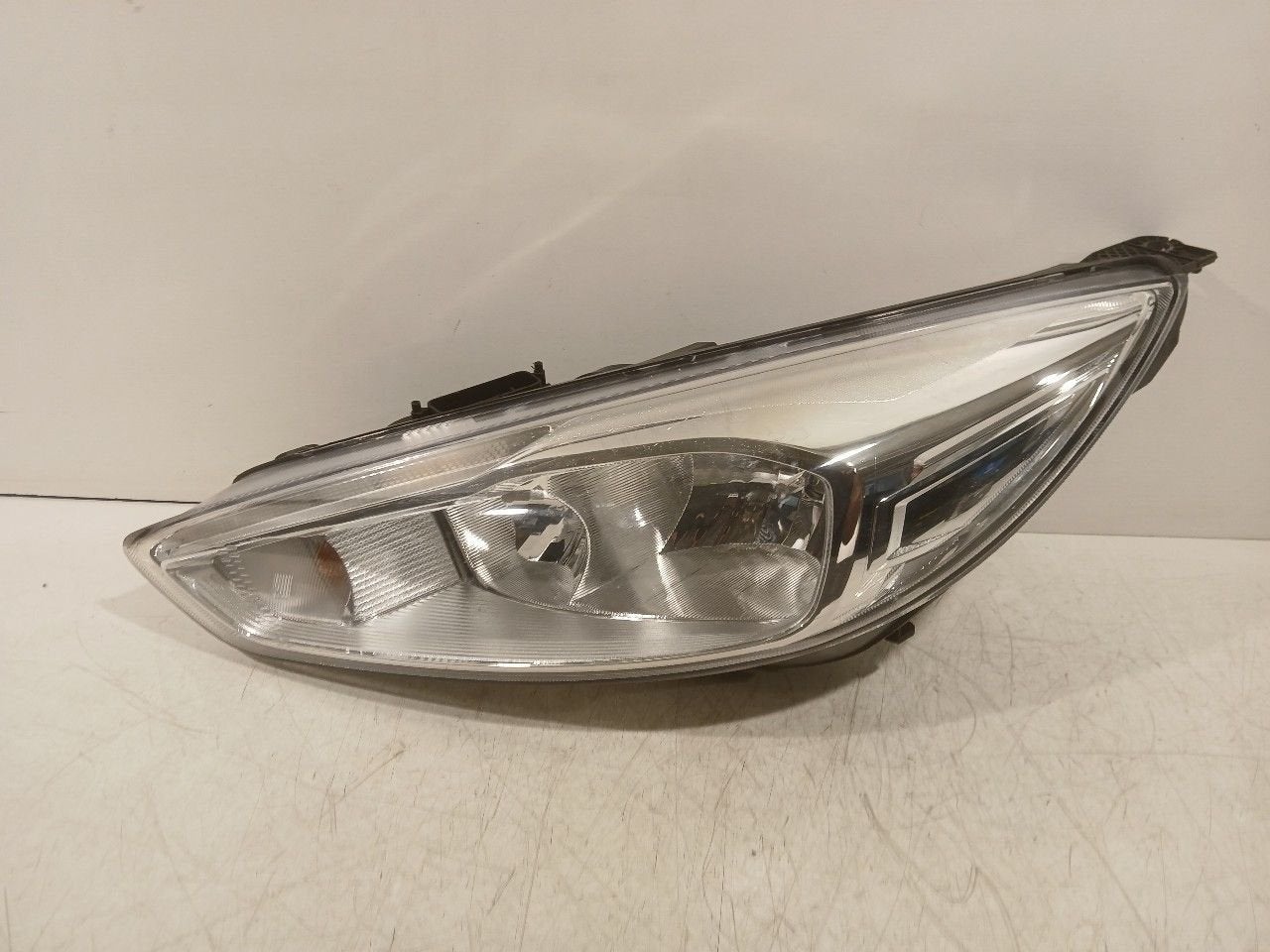 Koplamp links Ford Focus, Onderdelen@venauto.nl, Van der Ven Autorecycling B.V., Ettenseweg 76, 4706 PB Roosendaal, The Netherlands