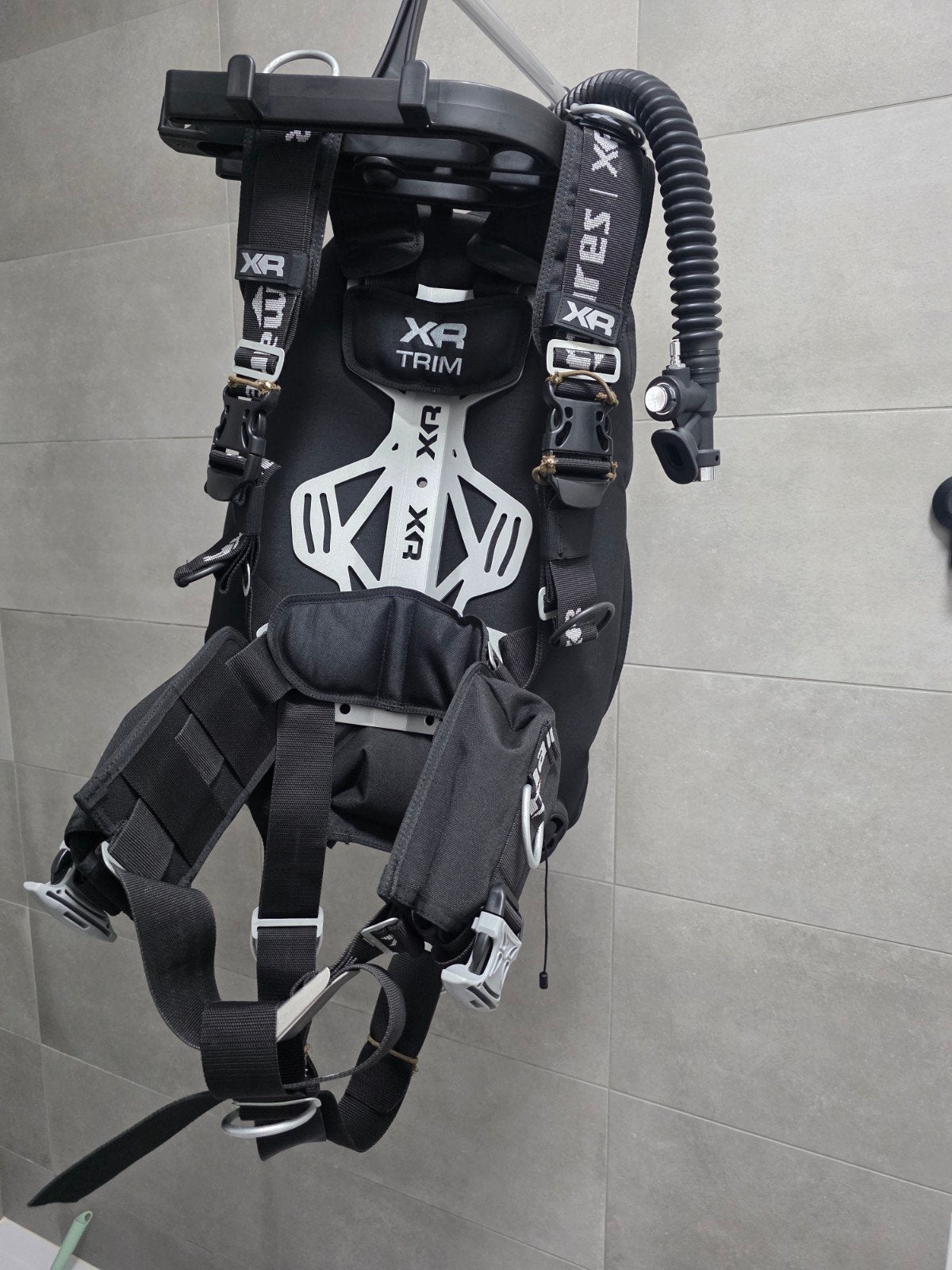 Mares XR Rec Wing + backplate met loodpockets, Enlèvement ou Envoi, Comme neuf, Gilet de stabilisation