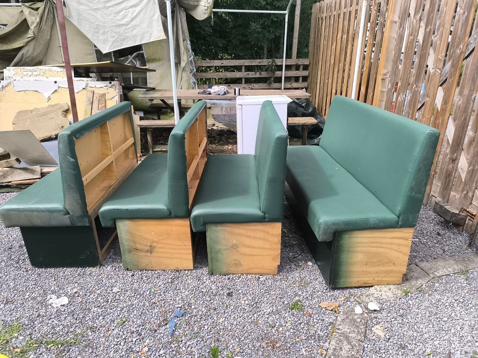 Bancs de jardin, Enlèvement