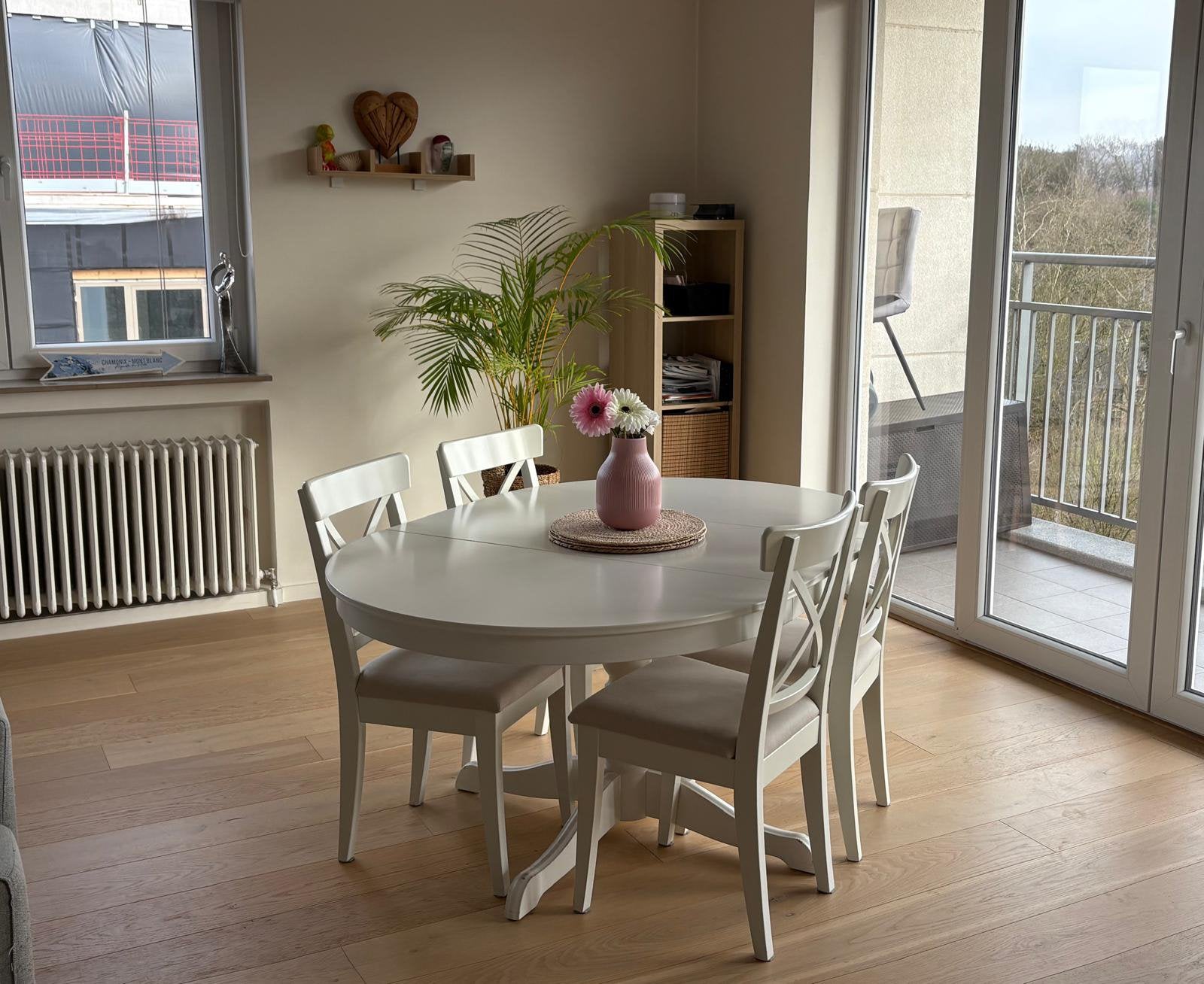 Table extensible blanc avec Chaises - Rosentorp IKEA, Huis en Inrichting, Tafels | Eettafels, Gebruikt, 100 tot 150 cm, 100 tot 150 cm