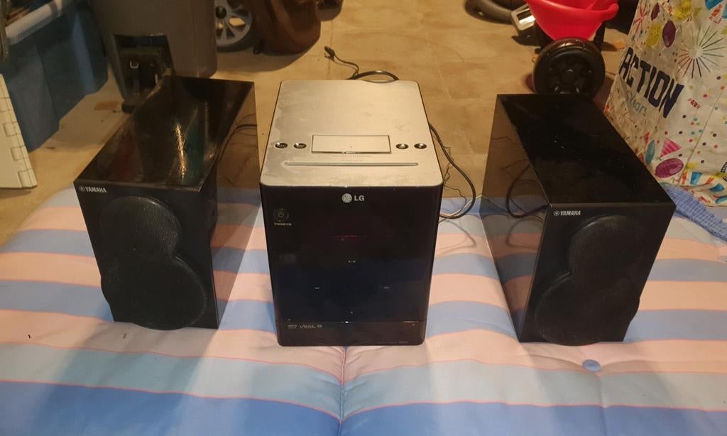 2 Baffle yamaha + lecteur cd LG en très bon état, TV, Hi-fi & Vidéo, Enlèvement