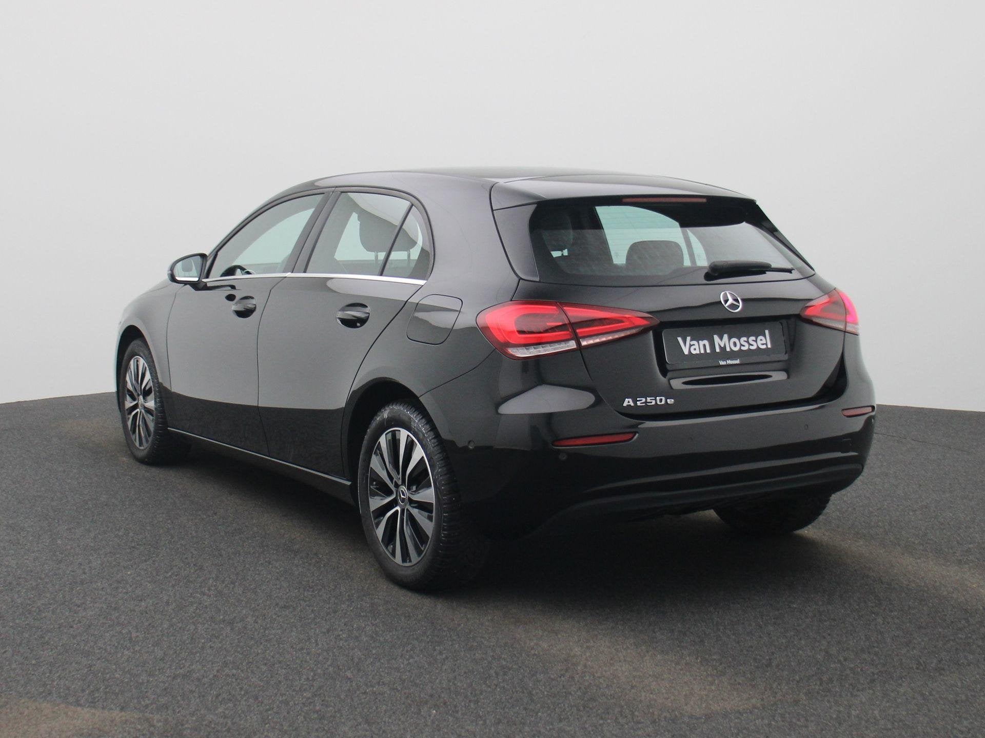 Mercedes-Benz A-Klasse A 250 e Business Solution, Autos, Entreprise, 16 kWh, Hybride rechargeable, 5 portes