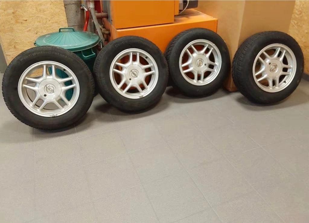 Jantes en alliage Opel avec pneus 205/65-15, Auto-onderdelen, Banden en Velgen, Ophalen, Gebruikt, 15 inch, Banden en Velgen