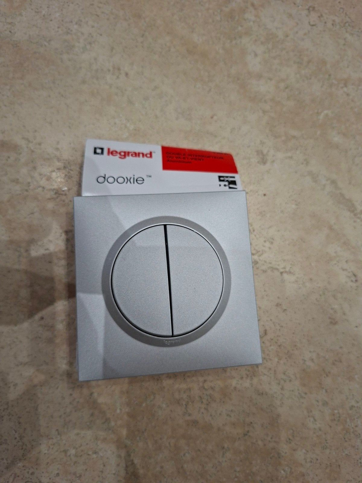 Dubbele schakelaar: waar komt en gaat Dooxie Legrand 095031, Doe-het-zelf en Bouw, Ophalen of Verzenden