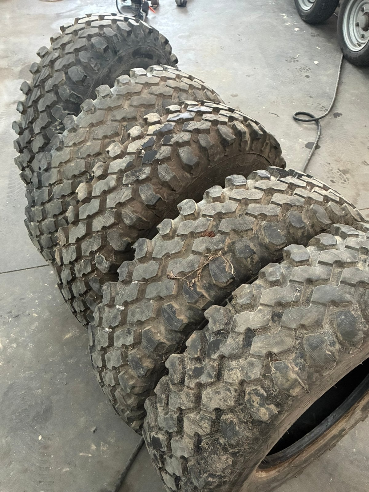 Terreinbanden black star 235/85r16, Ophalen, Band(en)