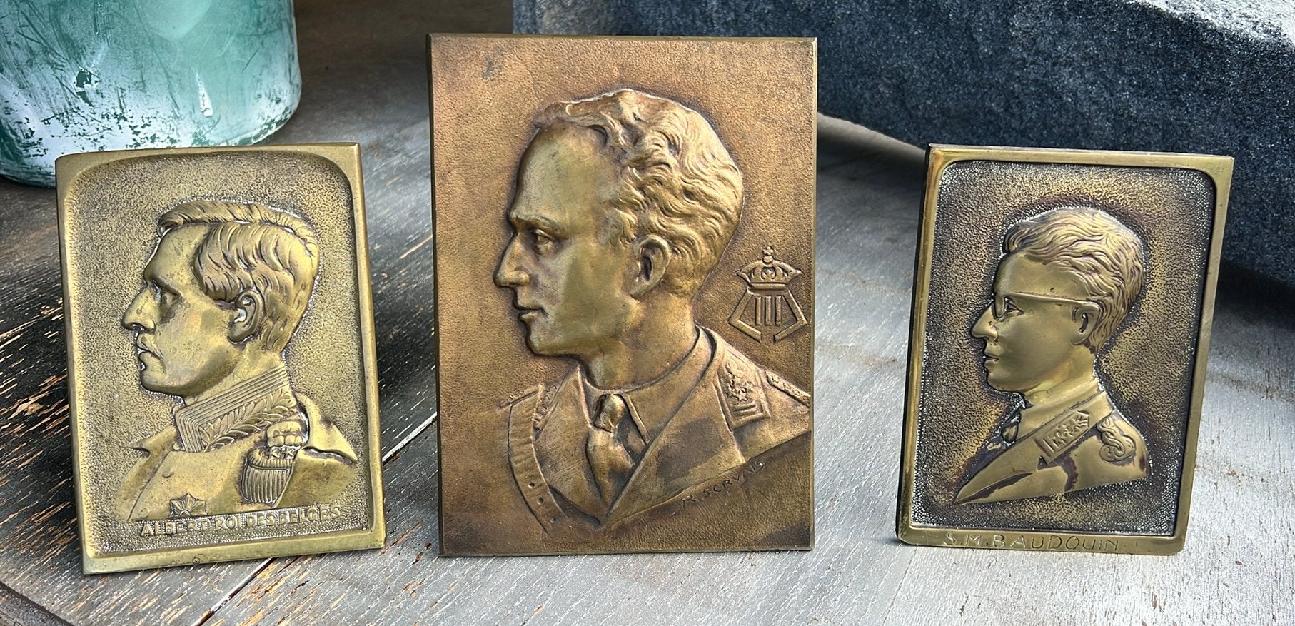 Plaque commémorative des monarques belges, Enlèvement ou Envoi