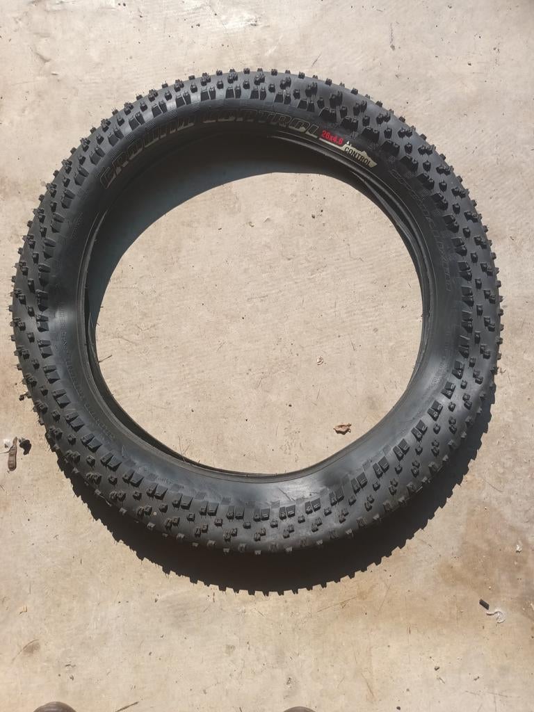 Pneu Ground control Specialized 26x4.6, Vélos & Vélomoteurs, Accessoires vélo | Casques de vélo, Enlèvement ou Envoi