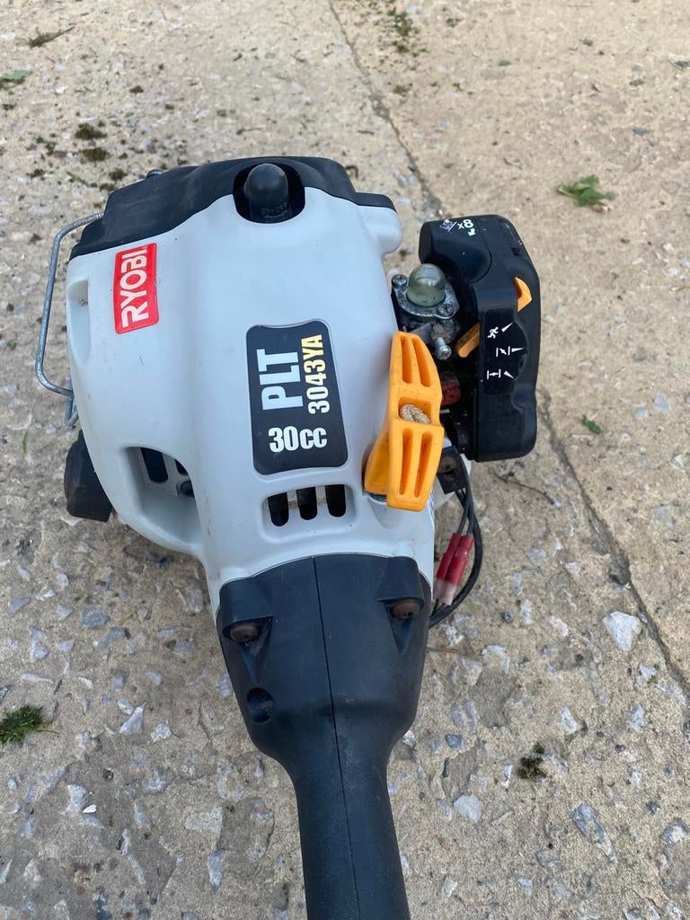 Débroussailleuse, coupe-bordure Ryobi, Enlèvement, Utilisé