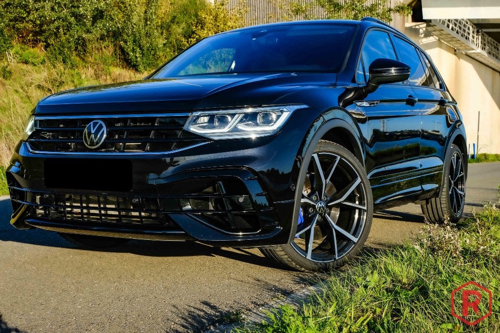 Volkswagen Tiguan R 320pk Pano IQ.Light 4Motion DSG, Auto's, Automaat, Euro 6, 4 cilinders, Zwart